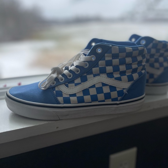 Women’s Vans 8.5 - Picture 3 of 4